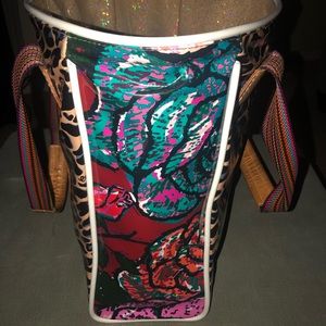 Beautiful multi colored bag. Perfect for your lap top, baby belongings or gym
